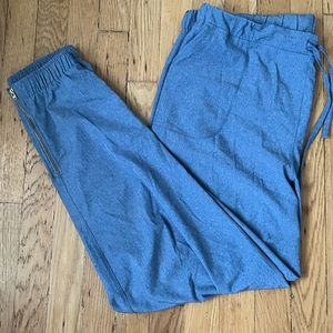 Albion Fit light blue chambray jetsetters